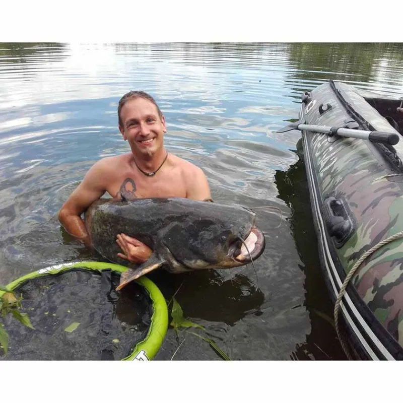 Viviers / Aérateurs - MADCAT Bourriche silure floating bait station
